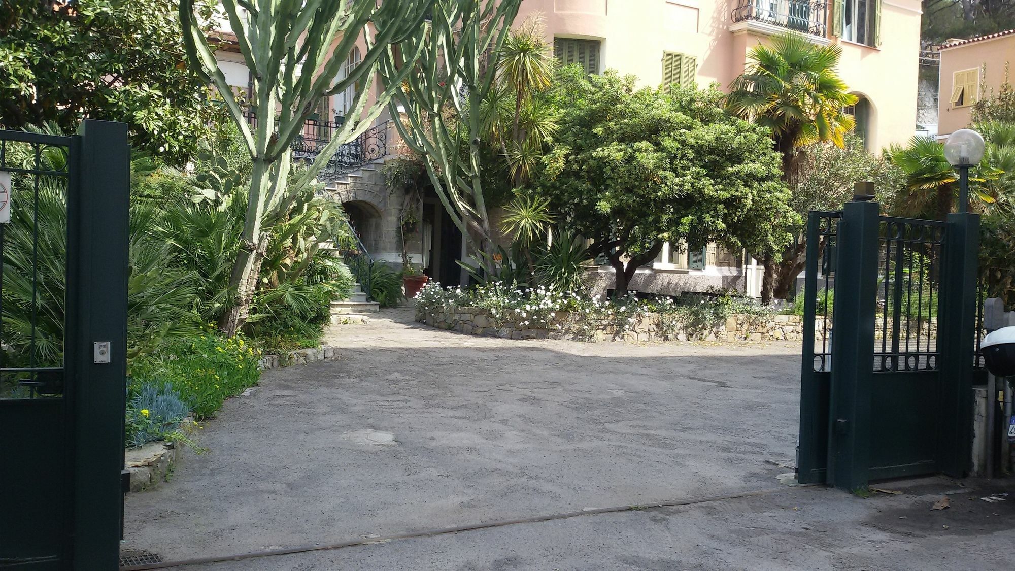 Hotel La Scogliera Bordighera Exterior foto